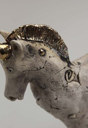 JEDNOROŻEC ZE ZŁOTYM ROGIEM