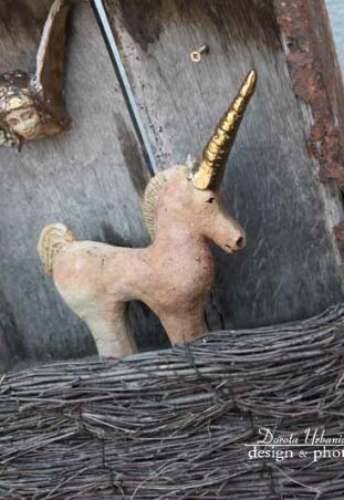 JEDNOROŻEC ZE ZŁOTYM ROGIEM