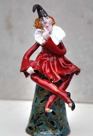 KONTENPLUJĄCY W KARMINIE