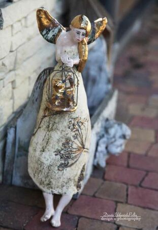 ANIOŁ ZE ZŁOTYM KOTEM