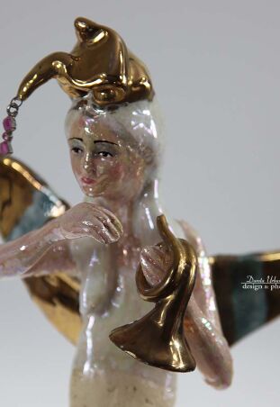 ANIOŁ   TURMALINOWY Z TRĄBKĄ