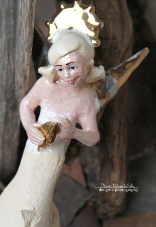 ANIOŁ  TURMALINOWY ZE ZŁOTYM PIÓREM