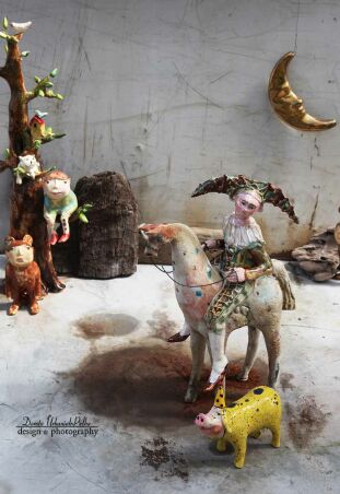 POSTAĆ KARNAWAŁOWA NA KONIU