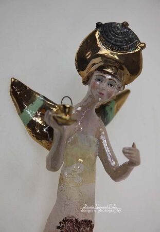 ANIOŁ TURMALINOWY Z FILIŻANKĄ