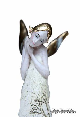 ANIOŁ ZŁOTOSKRZYDŁY CELEBRUJĄCY SPOKÓJ