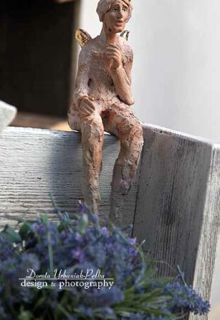 MONOCHROMATYCZNY ANIOŁ SZARPANY