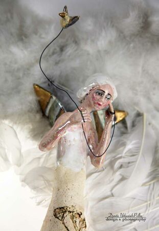 ANIOŁ TURMALINOWY Z MAŁYM PTAKIEM NA LINCE