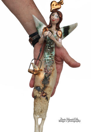 ANIOŁ TURMALINOWY Z PTAKIEM W KLATCE