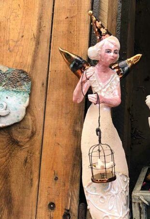 ANIOŁ  TURMALINOWY  Z  KLATKĄ