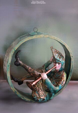 GRAM W KÓŁKO, ONI ZAŚ TAŃCZĄ, ŁONEM ZBLIŻENI DO ŁONA