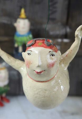 GOŁY CHŁOPAK  W LOCIE