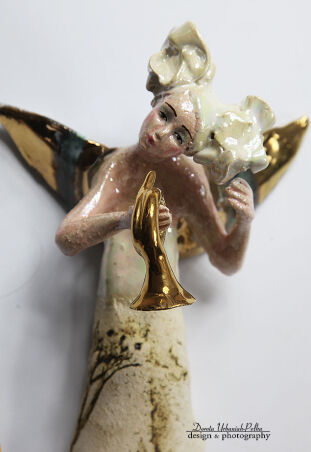 ANIOŁ TURMALINOWY KRÓLEWSKI  Z TRĄBKĄ