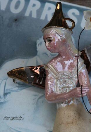 ANIOŁ  TURMALINOWY  Z KWIATEM