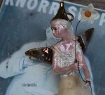 ANIOŁ  TURMALINOWY  Z KWIATEM