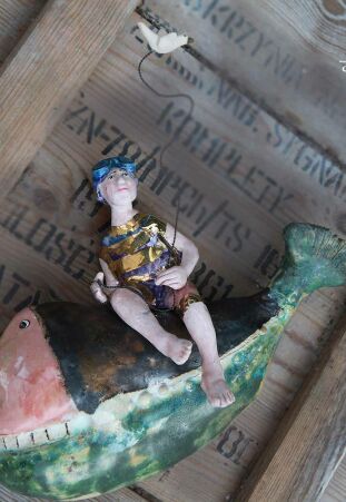 CODZIENNIE MOCZĘ STOPY W FALUJĄCEJ WODZIE