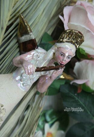 ANIOŁ  TURMALINOWY Z  FLETEM