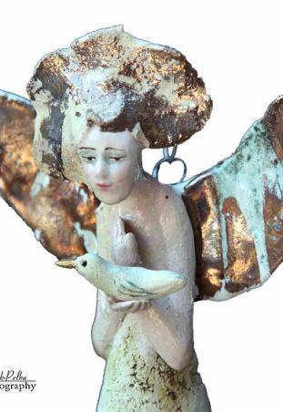 ANIOŁ TURMALINOWY Z MAŁYM PTAKIEM