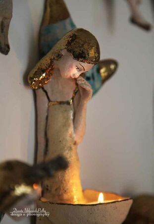 ANIOŁ  ŚWIECZNIK TURMALINOWY SKROMNY