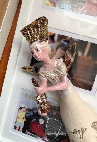 ANIOŁ  TURMALINOWY  Z MIEDZIANYMI SKRZYPCAMI