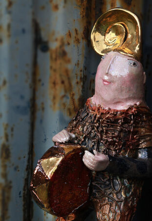 BĘBNISTA JO DOSKONALE UBRANY