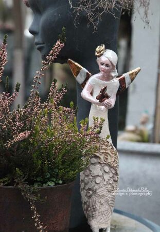 ANIOŁ  TURMALINOWY Z MIEDZIANYM KRÓLIKIEM