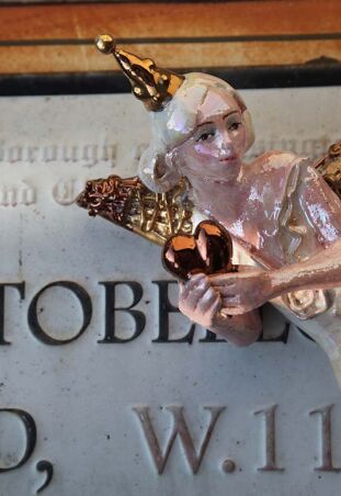 ANIOŁ  TURMALINOWY  RYFLOWANY Z MIEDZIANYM SERCEM