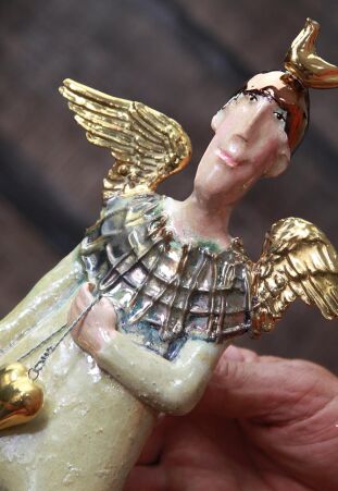 ANIOŁ  ZE ZŁOTYMI SKRZYDŁAMI, PTAKIEM I SERCEM