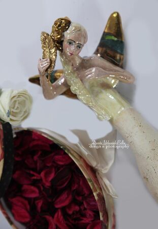 ANIOŁ TURMALINOWY ZE ZŁOTYM PIÓREM