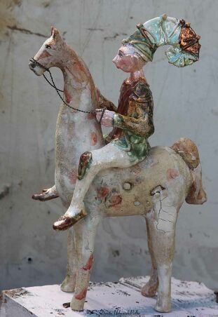 POSTAĆ KARNAWAŁOWA NA KONIU