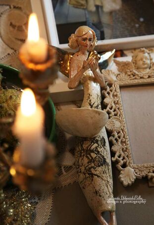 ANIOŁ  ŚWIECZNIK TURMALINOWY ZE ZŁOTYM SERDUSZKIEM