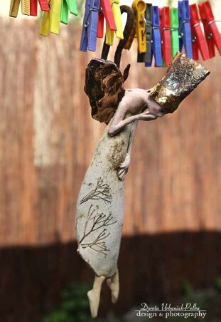 ANIOŁ  O SKRZYDŁACH ZŁOTYCH