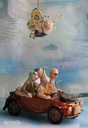 PODRÓŻ CZERWONYM SAMOCHODEM