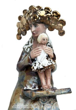 DZIEWCZYNKA WYCIĄGNIĘTA Z SZUFLADY