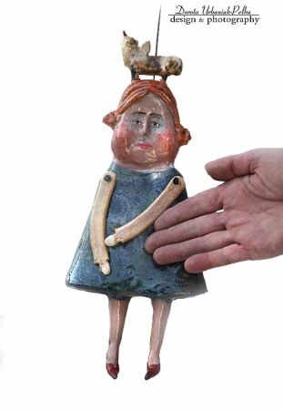 DZIEWCZYNA INNA NIŻ WSZYSTKIE Z ANIELSKIM KOTEM