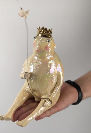 KRÓL JEST NAGI I MA PTAKA