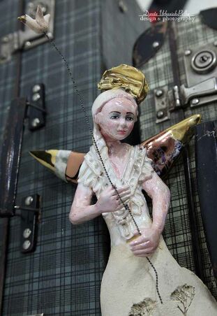 ANIOŁ  TURMALINOWY  Z  PTASZKIEM