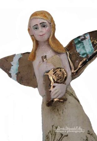 ANIOŁ TURMALINOWY Z TRĄBKĄ